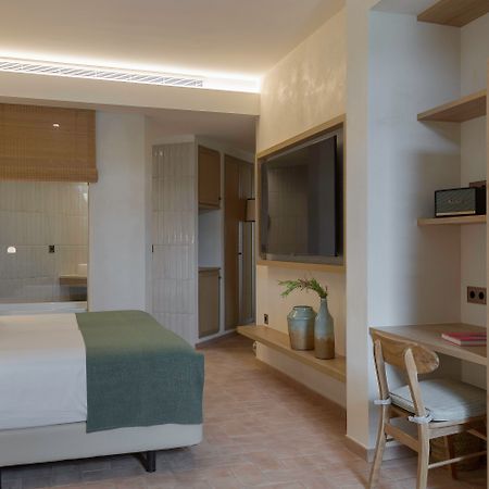 Cala San Miguel Ibiza Resort, Adults Only, Curio Collection By Hilton Port de Sant Miguel Екстер'єр фото Deluxe Room
