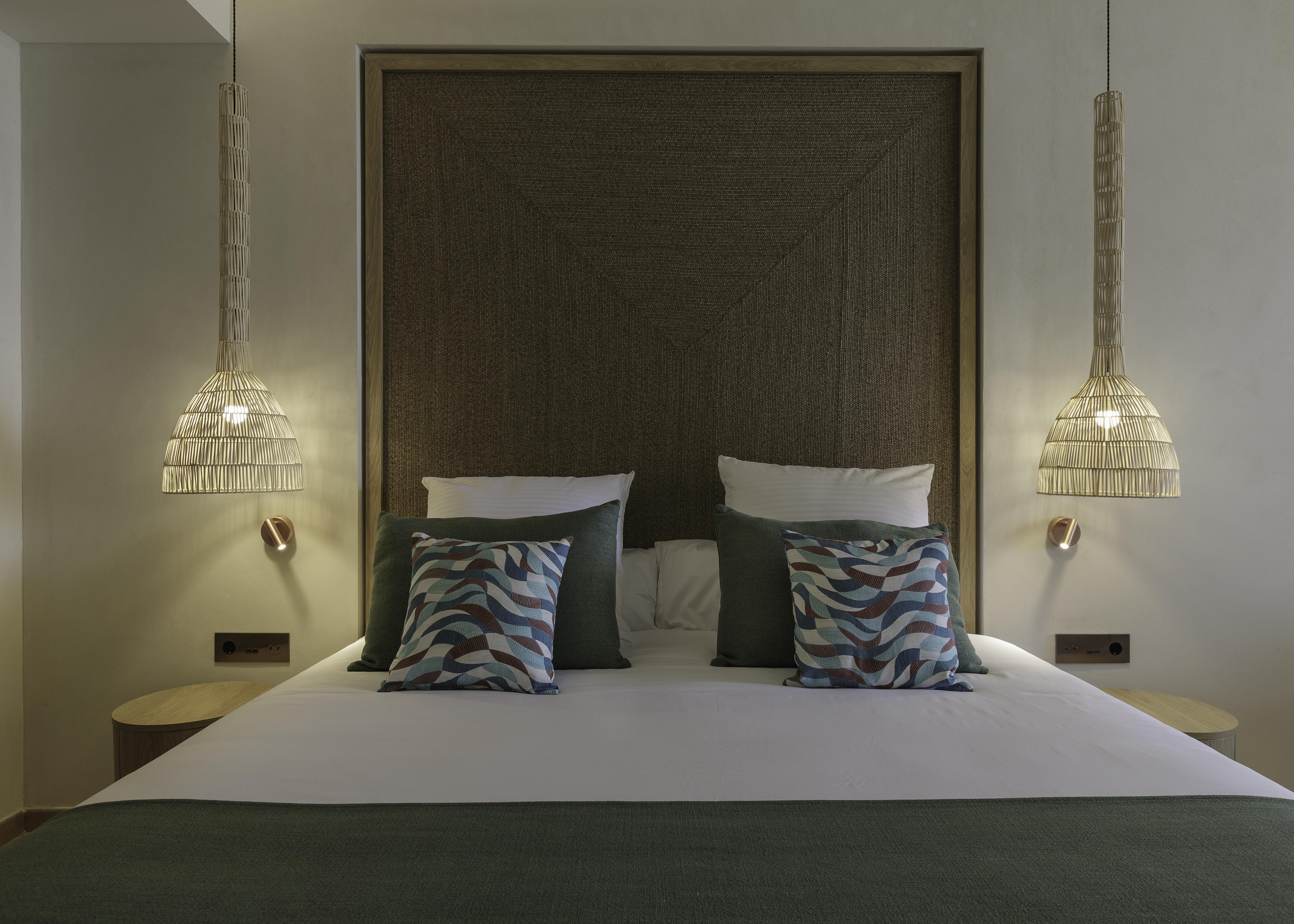 Cala San Miguel Ibiza Resort, Adults Only, Curio Collection By Hilton Port de Sant Miguel Екстер'єр фото A bedroom at the hotel