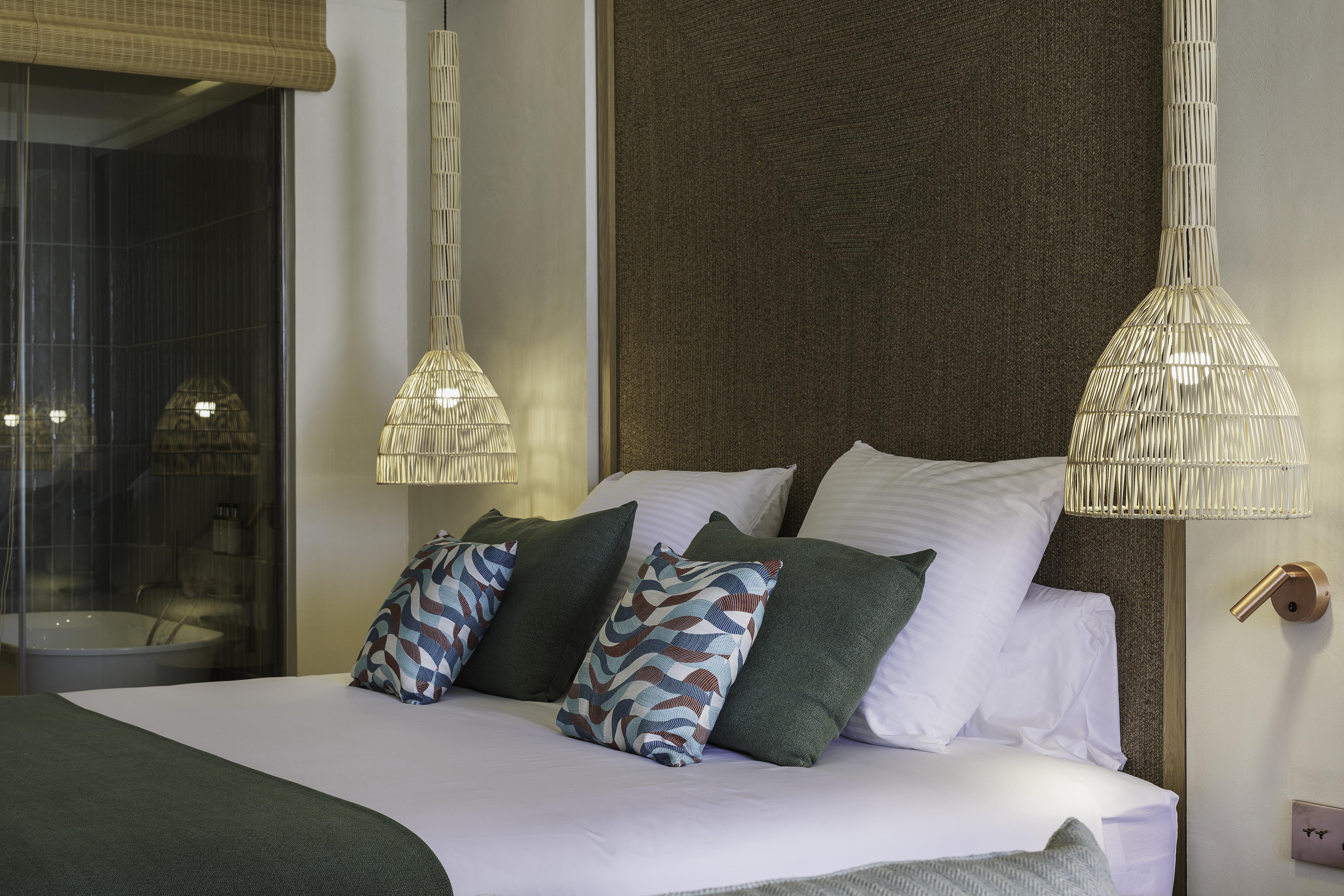 Cala San Miguel Ibiza Resort, Adults Only, Curio Collection By Hilton Port de Sant Miguel Екстер'єр фото A bedroom at the hotel