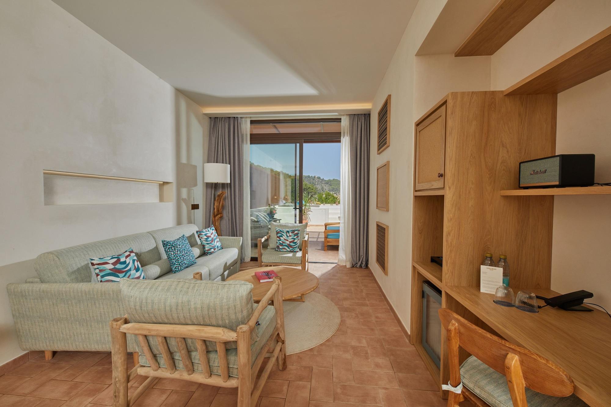 Cala San Miguel Ibiza Resort, Adults Only, Curio Collection By Hilton Port de Sant Miguel Екстер'єр фото A room at the hotel